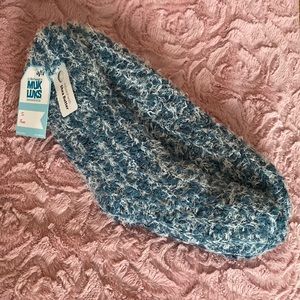 NWT sz S/M The Original Muk Luks infused with Shea Butter!